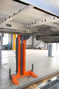Finkbeiner columnas elevadoras moviles para Ferrocarril EHB907-A